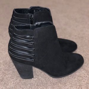 Women’s size 8 black booties